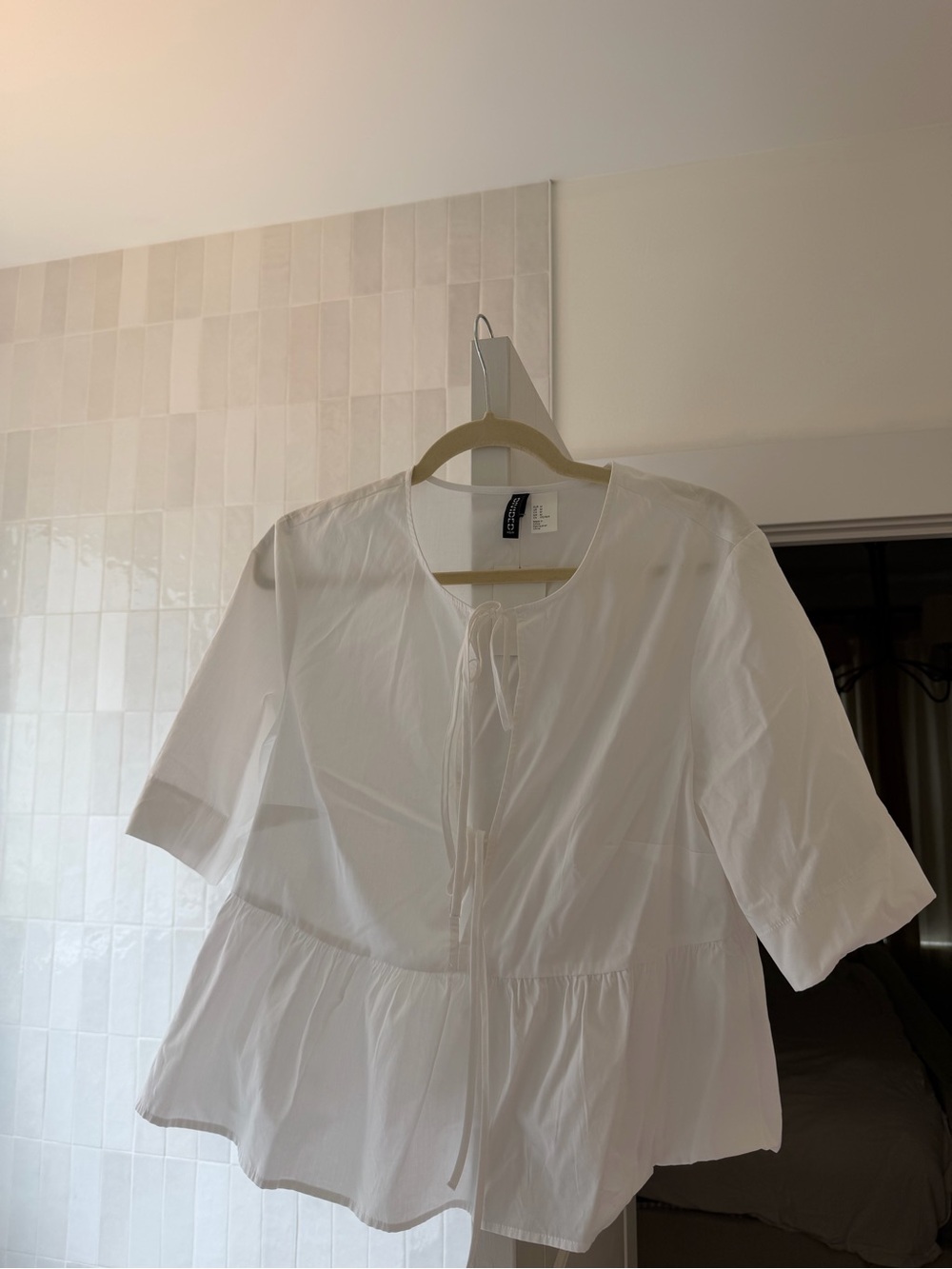 H&M White Peplum Tie-Front Blouse